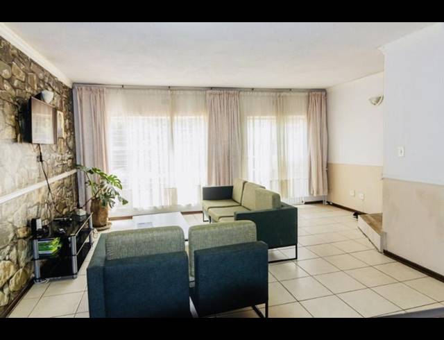 3 BEDROOM TOWNHOUSE FOR SALE IN BEDFORD GARDENS